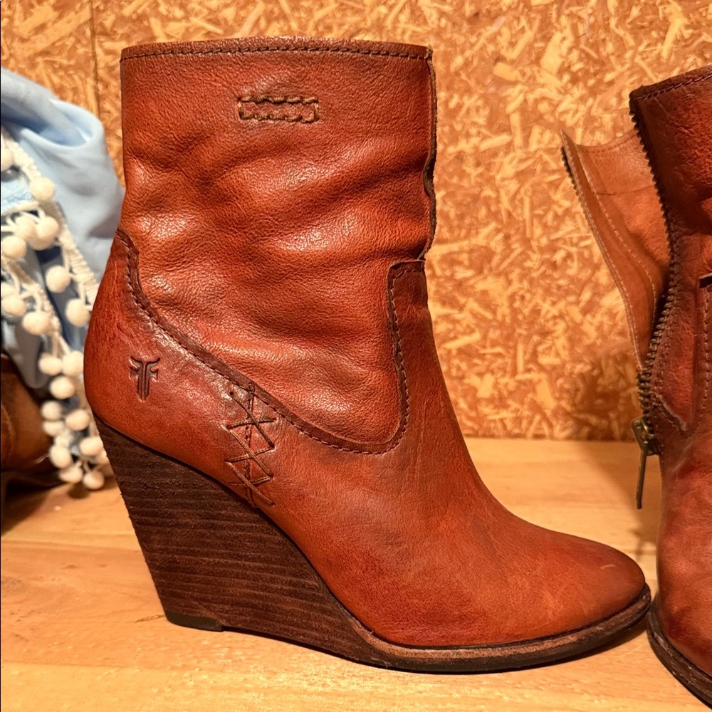 FRYE AND CO. Brown Leather Wedge Boots